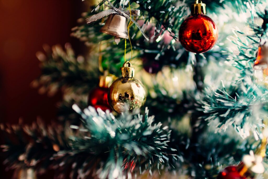 9 Biggest Mistakes When Decorating Your Home During The Holidays